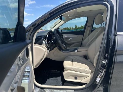 Used 2022 Mercedes-Benz GLC 300 image 22