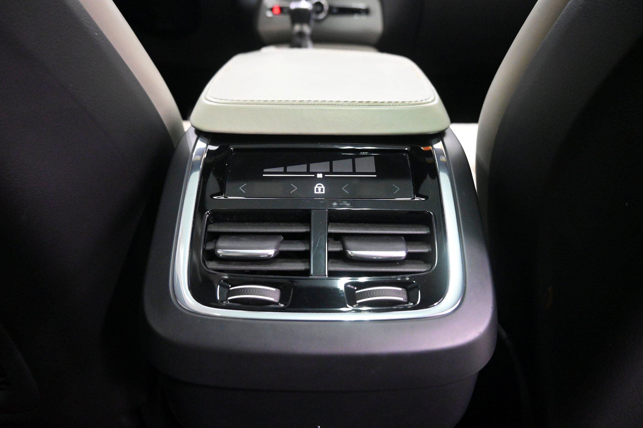 Used 2020 Volvo XC90 T6 R-Design w/ Protection Package Premier AWD/4WD image 32