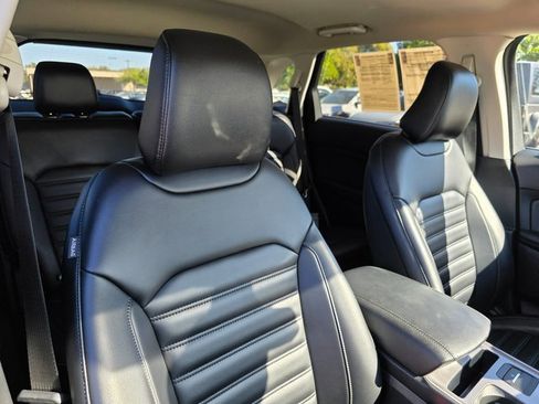 Used 2023 Ford Edge SEL image 11