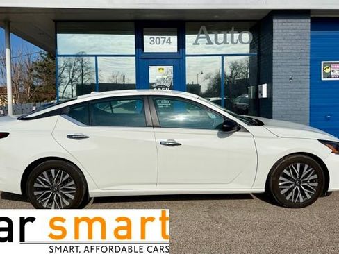 Used 2025 Nissan Altima 2.5 SV FWD image 1