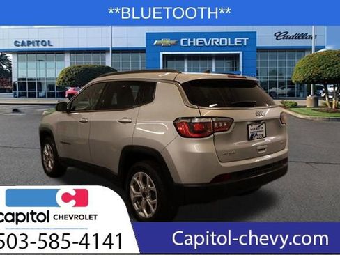 Used 2025 Jeep Compass Latitude image 6