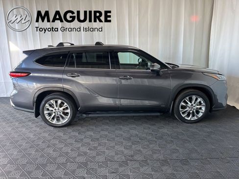 Used 2023 Toyota Highlander Limited AWD/4WD image 2