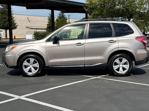 Used 2015 Subaru Forester 2.5i w/ Alloy Wheel Package AWD/4WD image 14