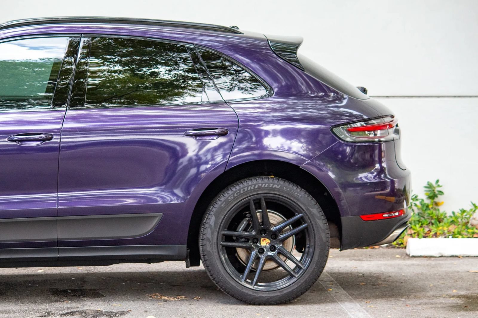 Used 2021 Porsche Macan w/ Premium Package Plus AWD/4WD image 9