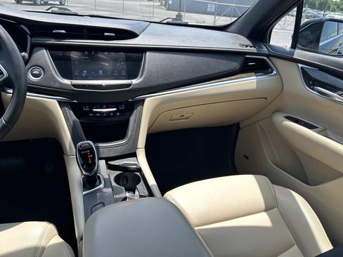 Used 2017 Cadillac XT5 FWD image 23