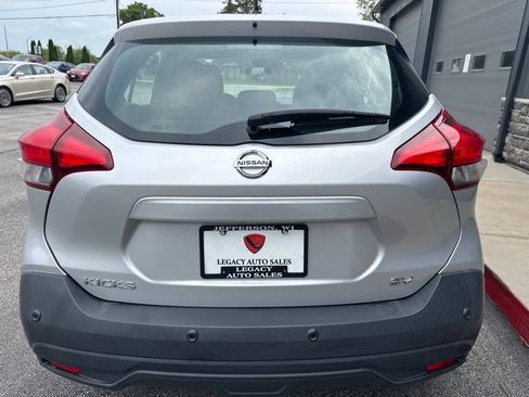 Used 2020 Nissan Kicks SV FWD image 4
