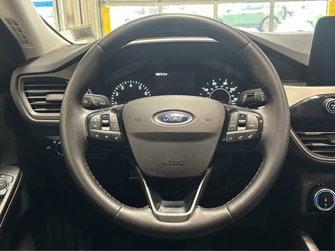 Used 2022 Ford Escape SE w/ SE Sport Appearance Package image 10