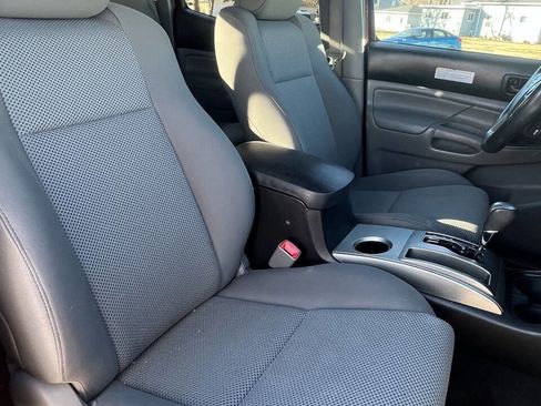 Used 2015 Toyota Tacoma 4x4 Double Cab w/ TRD Off-Road Package image 25