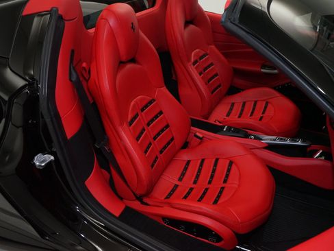 Used 2021 Ferrari F8 Tributo RWD image 10