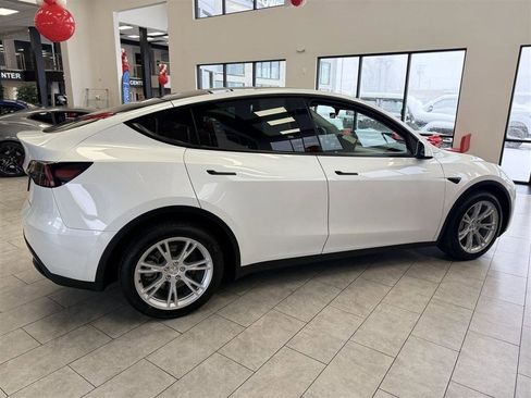 Used 2023 Tesla Model Y Long Range image 7