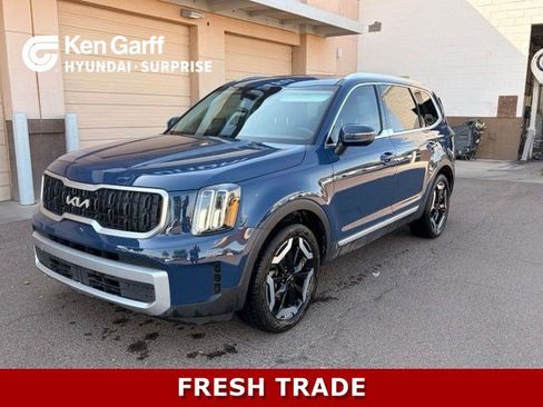 Used 2023 Kia Telluride EX w/ EX Captain's Chair Package FWD image 1