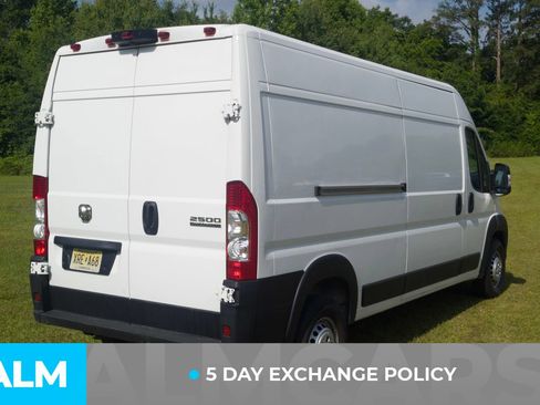 Used 2025 RAM ProMaster 2500 w/ Convenience Group FWD image 3