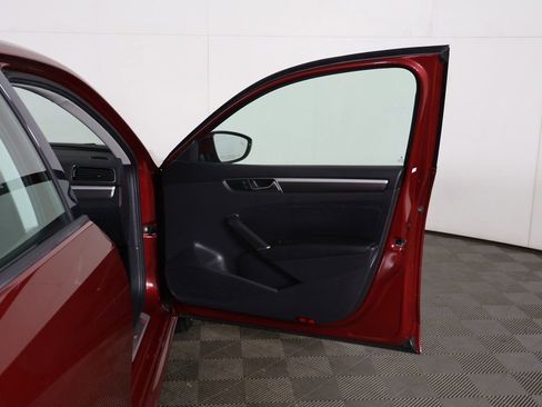 Used 2018 Volkswagen Passat 2.0T R-Line w/ R-Line Lighting Package image 17