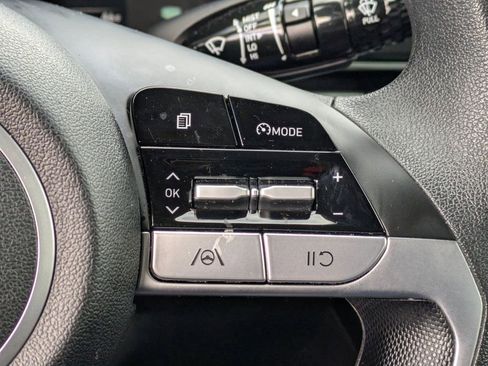 Used 2021 Hyundai Elantra SEL image 15