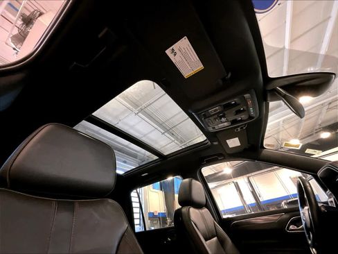 Used 2022 Chevrolet Suburban RST w/ Luxury Package image 23