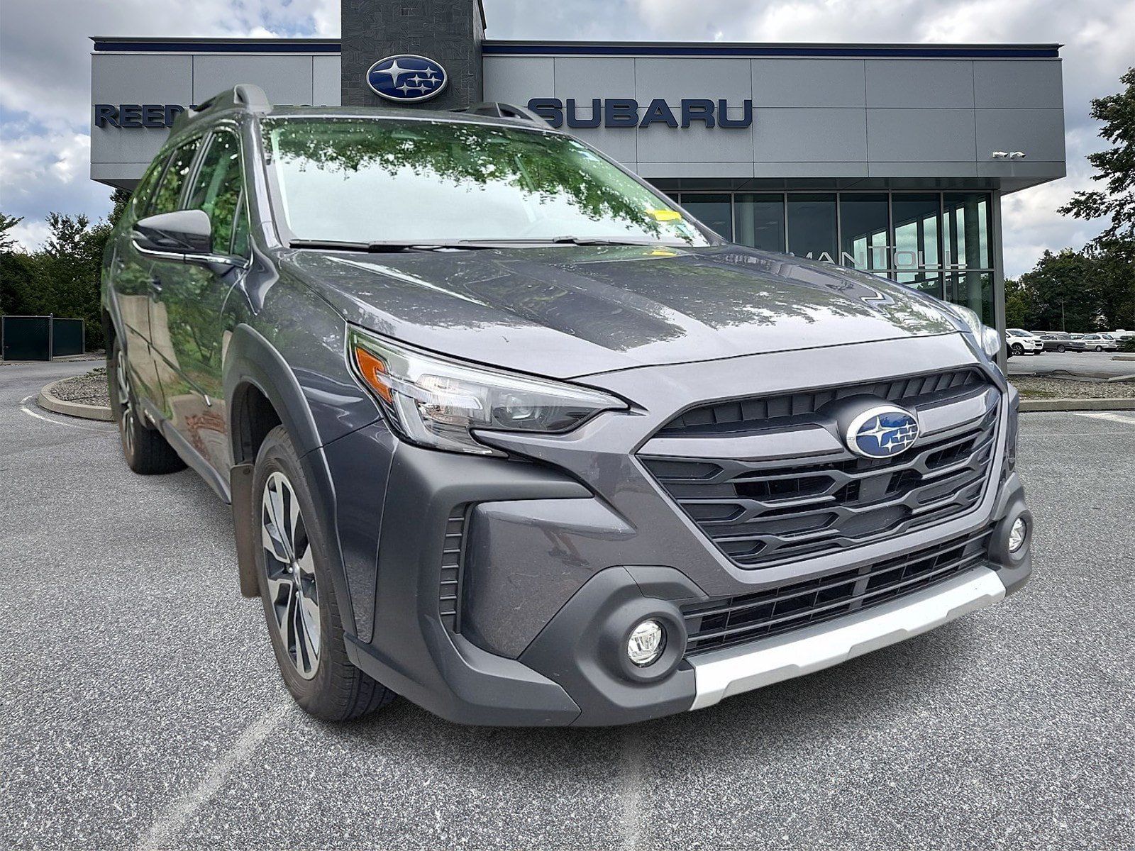 Used 2025 Subaru Outback Limited w/ Tech Package 2 AWD/4WD image 1