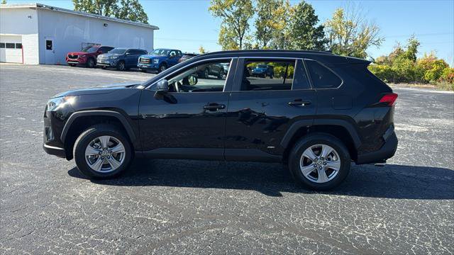 Certified 2022 Toyota RAV4 LE AWD/4WD image 4