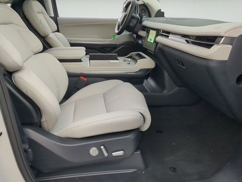 New 2026 Lincoln Navigator Premiere AWD/4WD image 24
