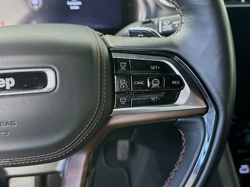 Used 2025 Jeep Grand Cherokee Summit AWD/4WD image 27