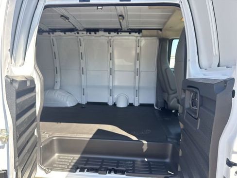New 2026 GMC Savana 2500 RWD image 19