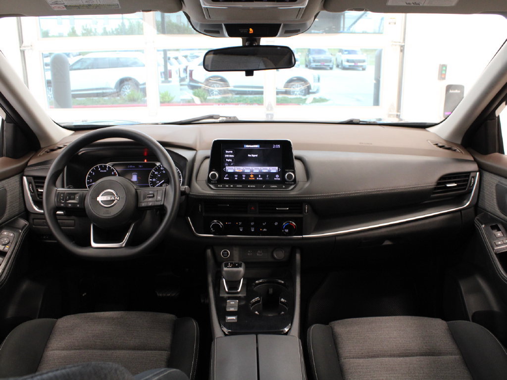 Used 2023 Nissan Rogue SV w/ SV Premium B Package FWD image 17