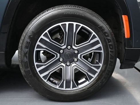 Used 2024 Jeep Wagoneer Series II w/ Flexible Seating Group image 12