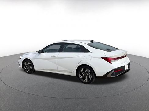 Used 2025 Hyundai Elantra Limited image 10
