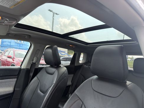 Used 2022 Jeep Compass Latitude w/ Sun and Sound Group AWD/4WD image 12