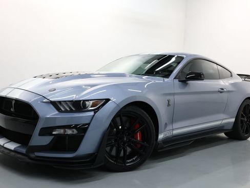 Used 2022 Ford Mustang Shelby GT500 w/ Technology Package RWD image 3