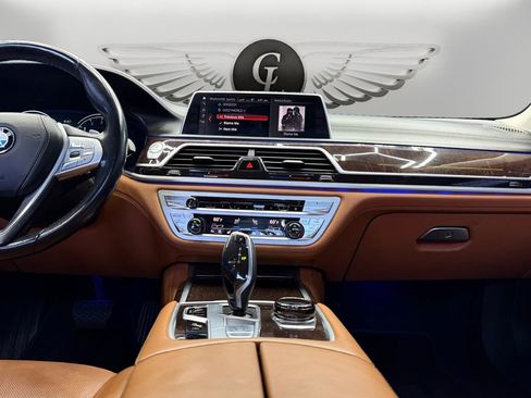 Used 2018 BMW 750i xDrive image 11