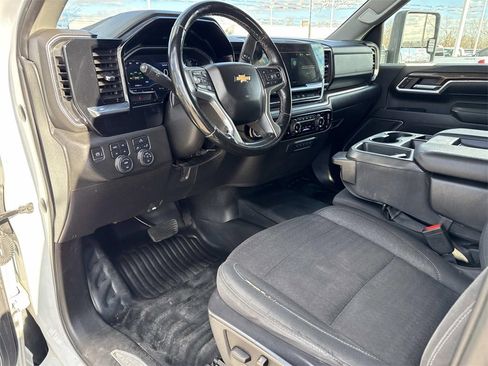 Used 2024 Chevrolet Silverado 2500 LT w/ Convenience Package image 8