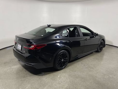 Used 2025 Toyota Camry SE FWD image 3