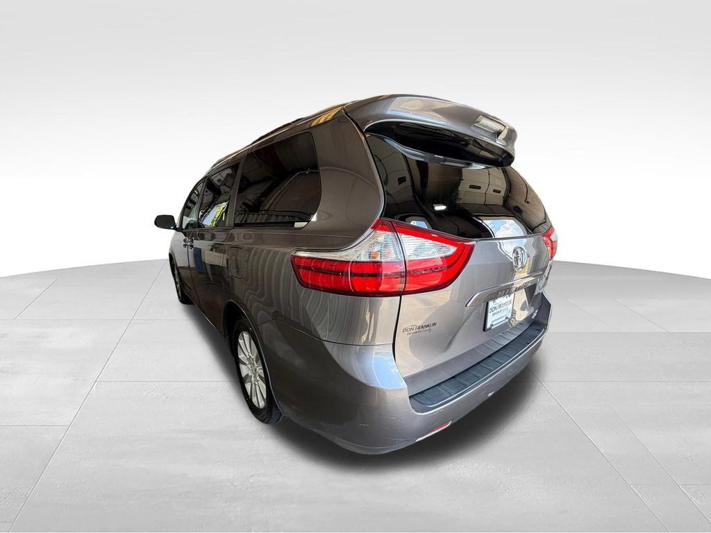 Used 2015 Toyota Sienna XLE AWD/4WD image 3
