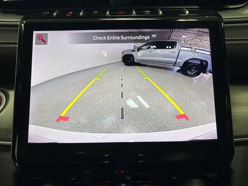 Used 2024 Jeep Grand Cherokee Limited w/ Black Appearance Package image 17