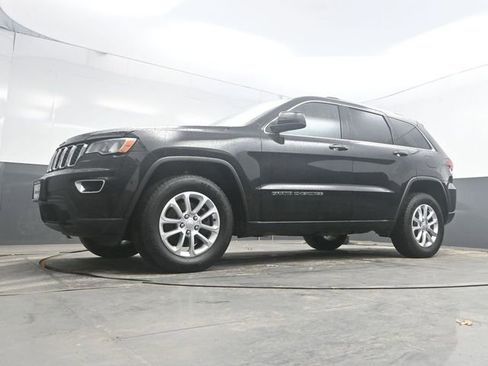 Used 2021 Jeep Grand Cherokee Laredo image 33