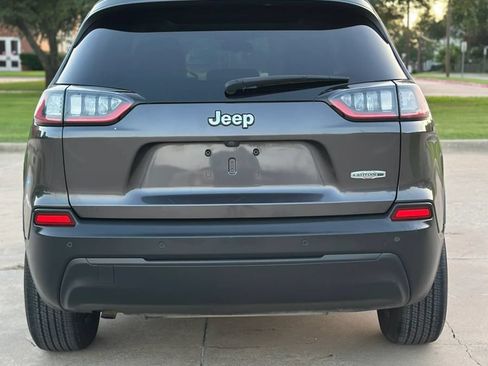 Used 2019 Jeep Cherokee Latitude Plus FWD image 6