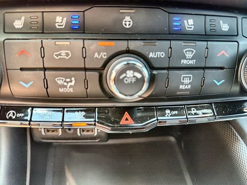 Used 2024 Dodge Durango GT AWD/4WD image 17