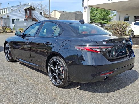 Used 2024 Alfa Romeo Giulia Ti w/ Performance Driving Package AWD/4WD image 7