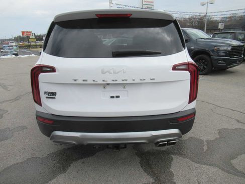 Used 2022 Kia Telluride EX w/ EX Premium Package image 4