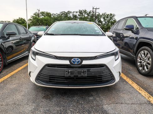 Used 2024 Toyota Corolla LE FWD image 4
