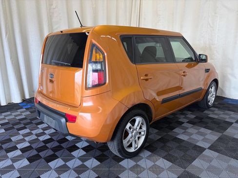 Used 2011 Kia Soul + FWD image 6