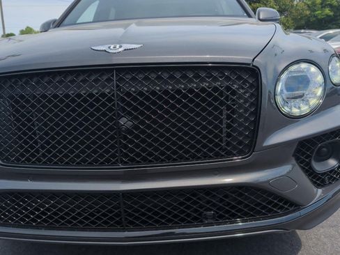 Used 2022 Bentley Bentayga AWD/4WD image 19