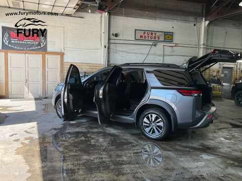 Used 2022 Nissan Pathfinder SV AWD/4WD image 21
