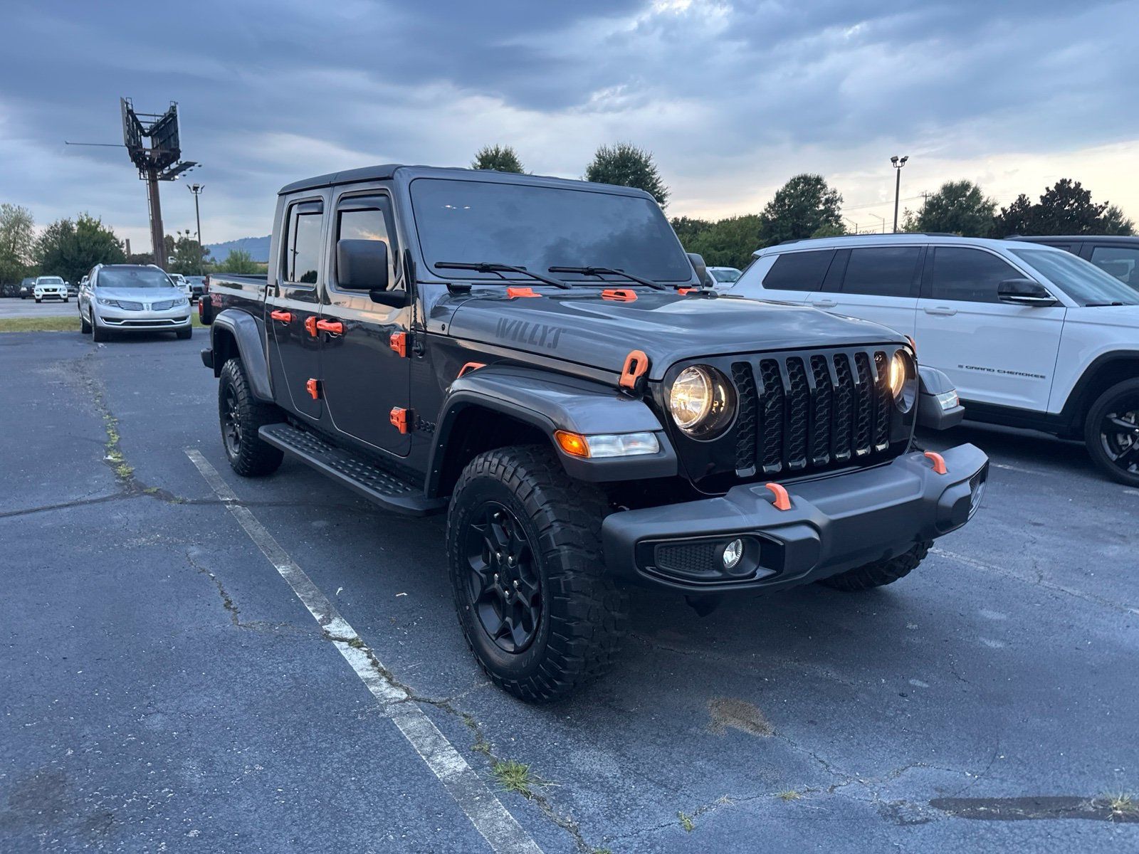 Used 2023 Jeep Gladiator Sport AWD/4WD image 3