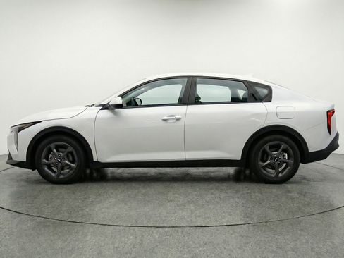 Used 2025 Kia K4 LXS image 5