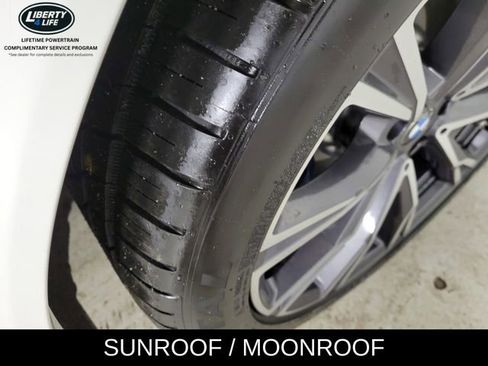 Used 2021 BMW X7 M50i image 11