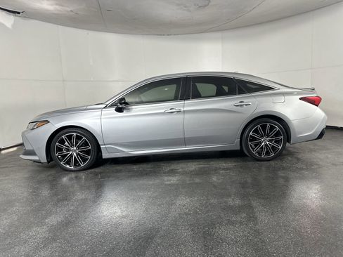 Used 2019 Toyota Avalon Touring image 8