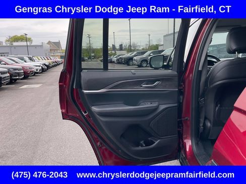 Certified 2023 Jeep Grand Cherokee Limited w/ Luxury Tech Group II AWD/4WD image 30