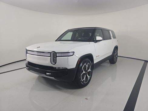 Used 2024 Rivian R1S Adventure AWD/4WD image 1