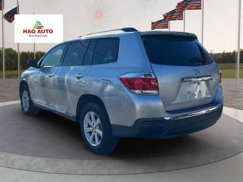 Used 2011 Toyota Highlander SE w/ Tech Pkg image 7